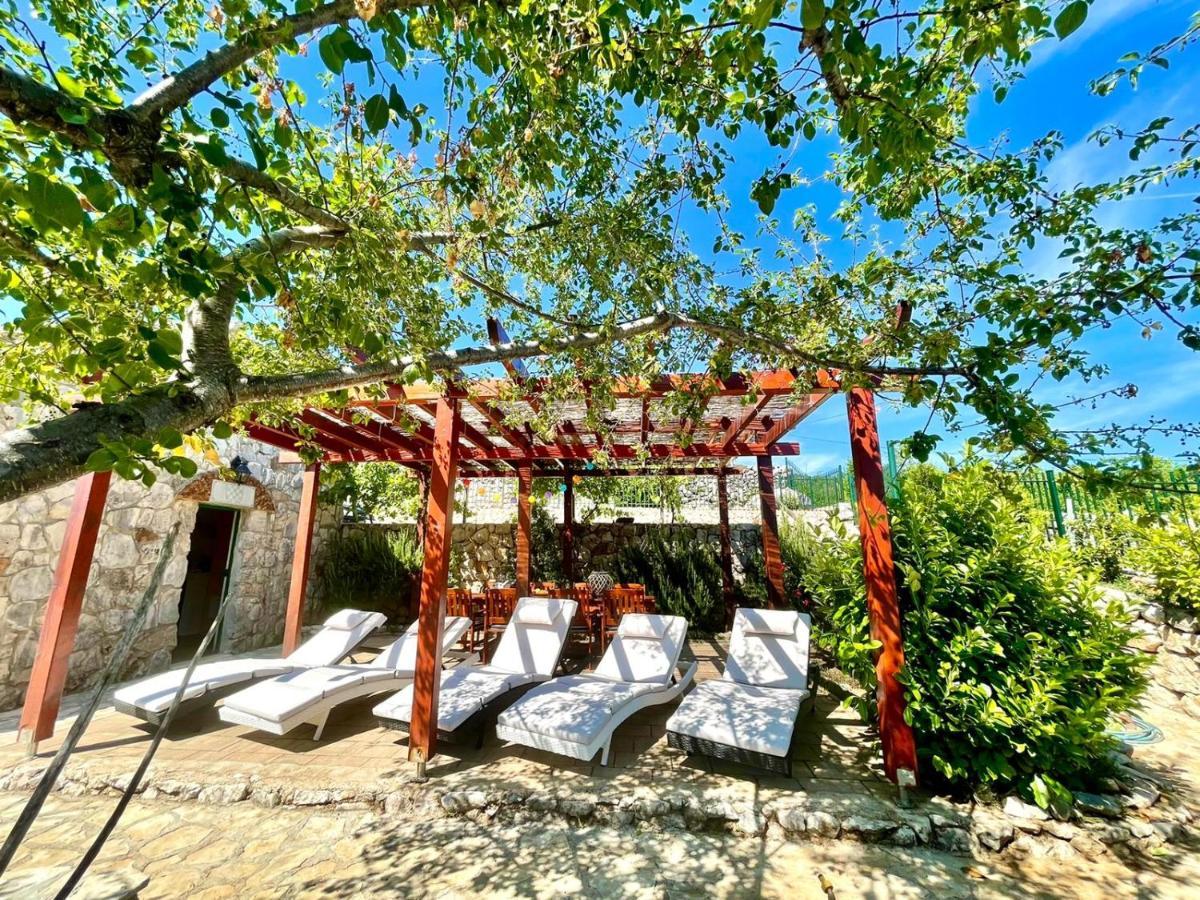 Villa Sagosde With Swimming Pool And Mini Golf Zagvozd Екстериор снимка