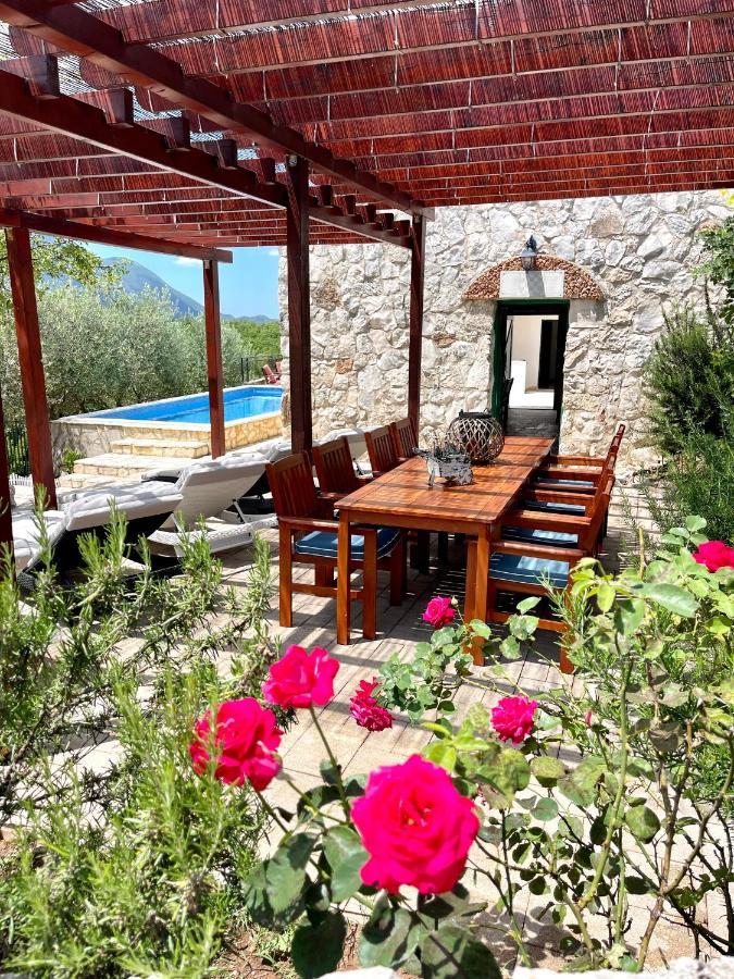Villa Sagosde With Swimming Pool And Mini Golf Zagvozd Екстериор снимка
