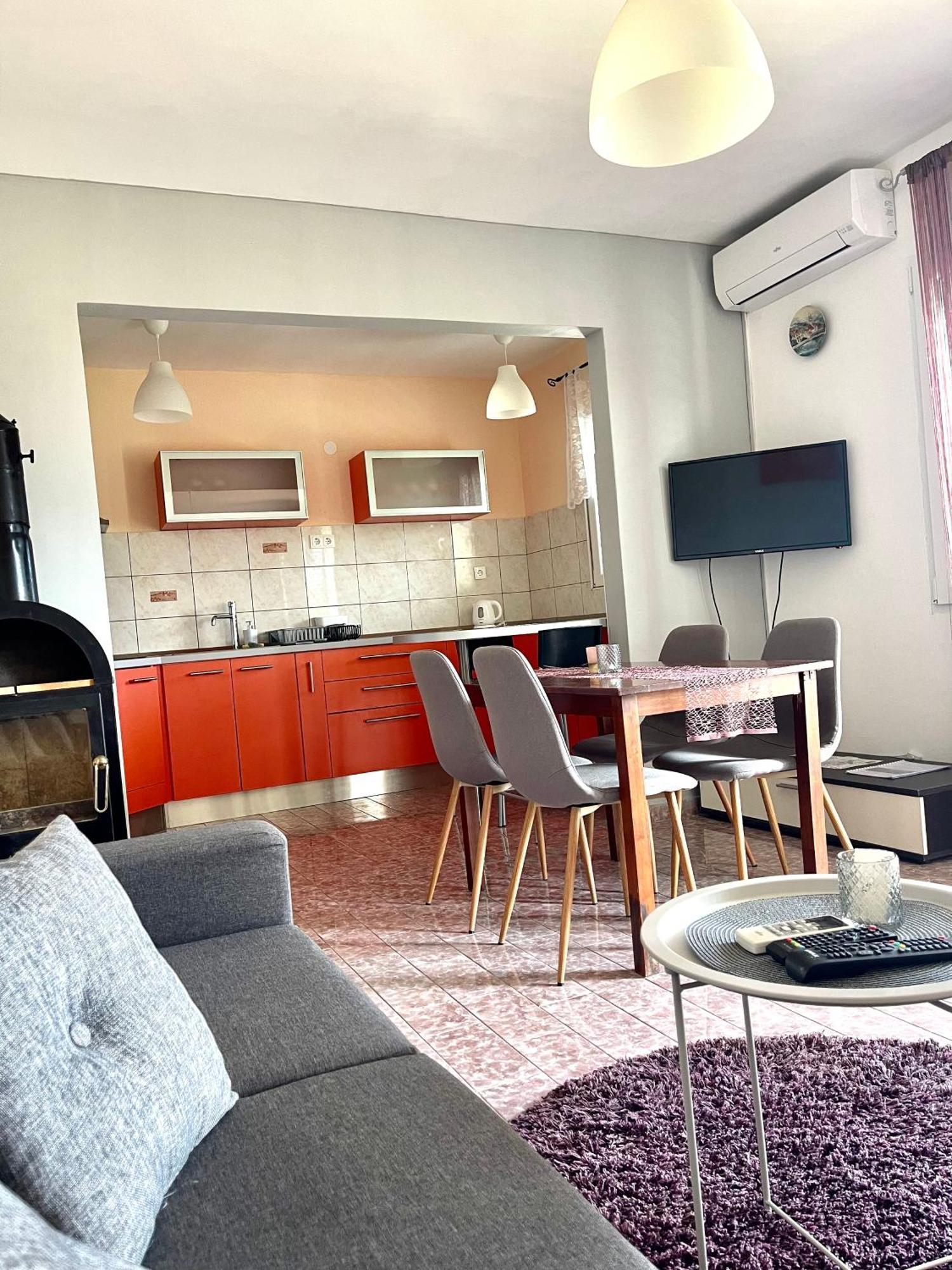 Villa Sagosde With Swimming Pool And Mini Golf Zagvozd Екстериор снимка