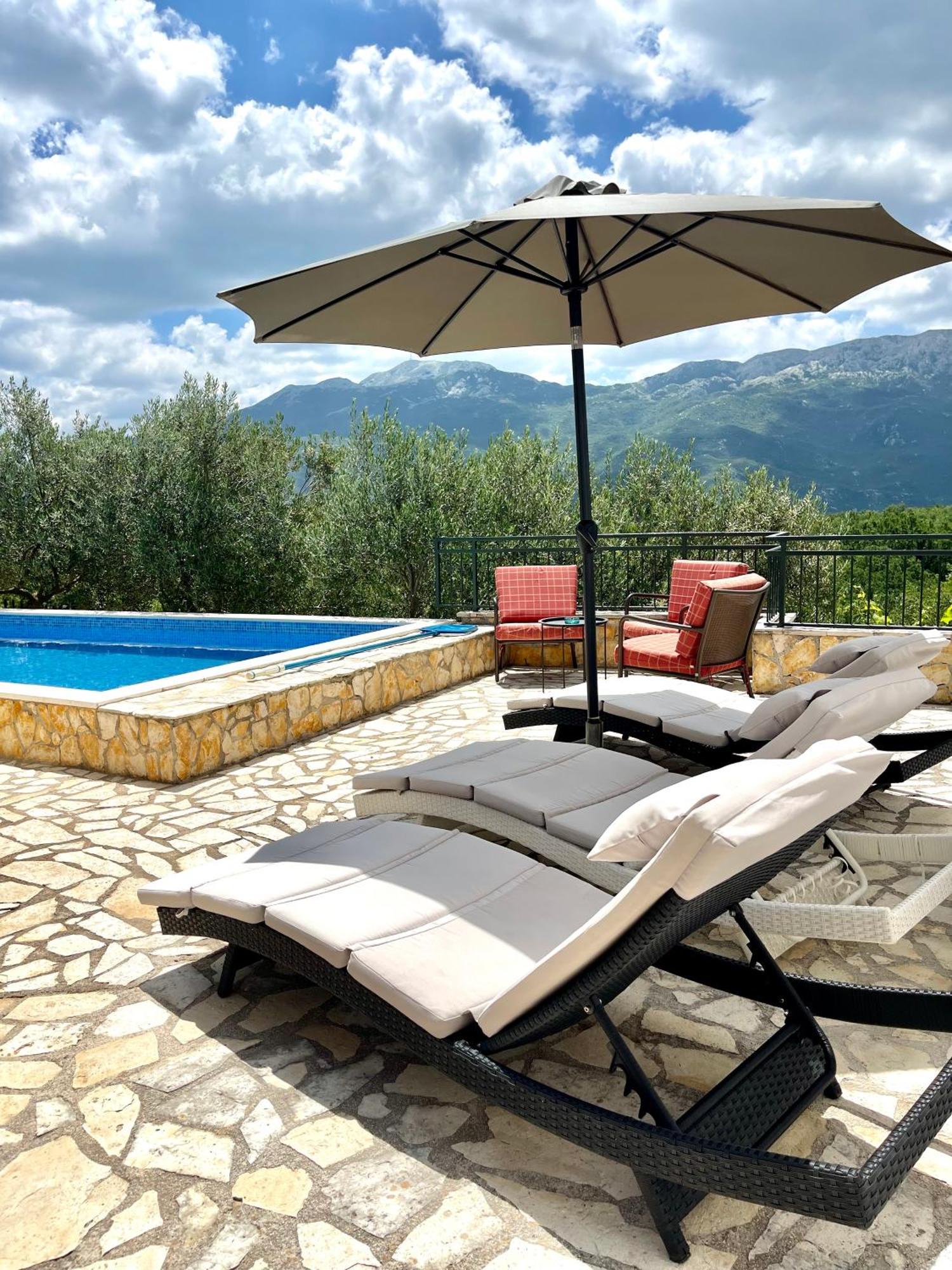 Villa Sagosde With Swimming Pool And Mini Golf Zagvozd Екстериор снимка