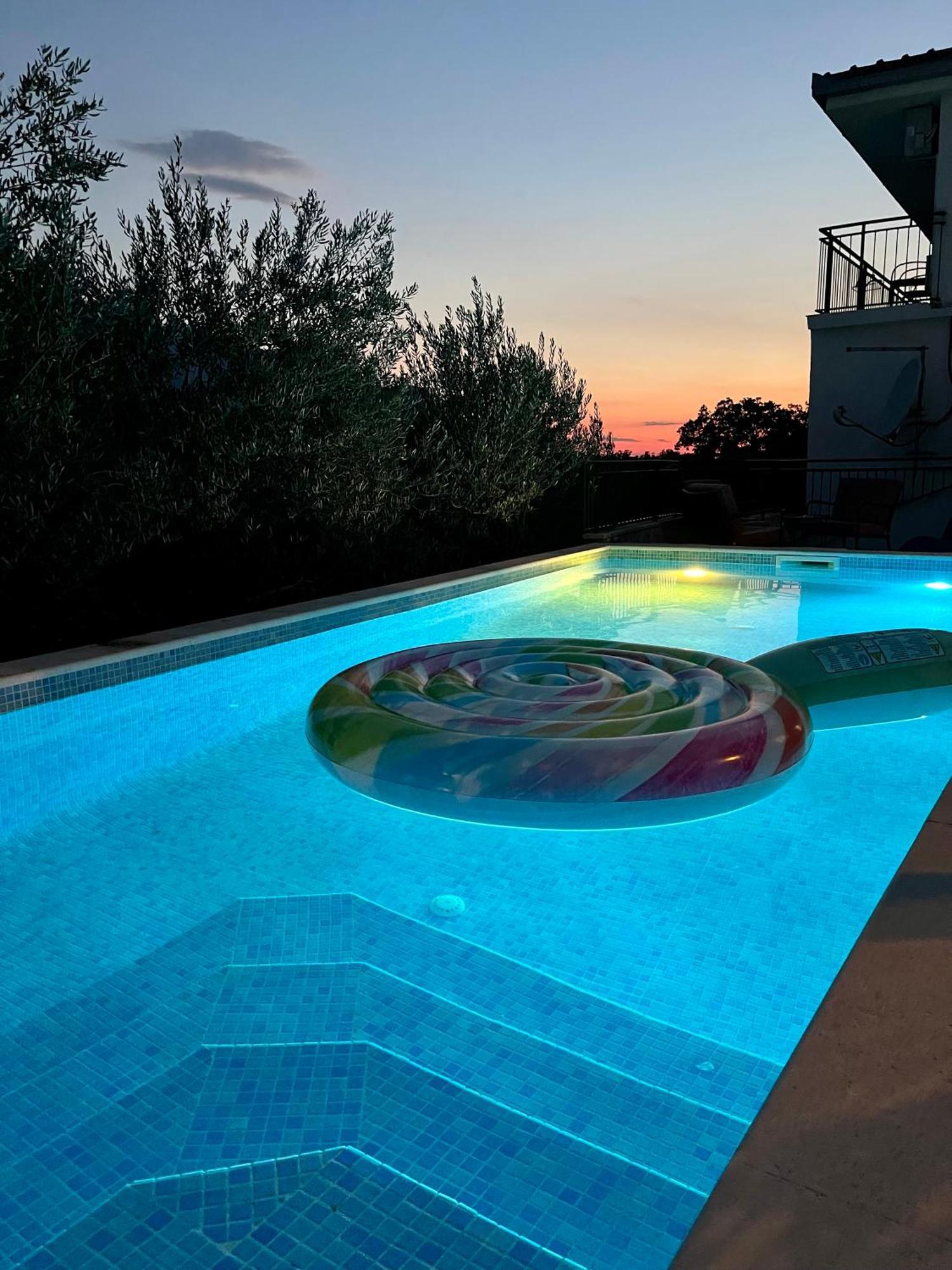 Villa Sagosde With Swimming Pool And Mini Golf Zagvozd Екстериор снимка